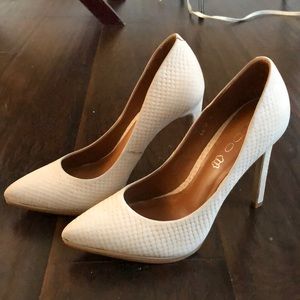 Brand new tan pumps 6.5